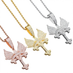 Collier UWIN Hip Hop en laiton plaqué or 18 carats avec pendentif <span class=keywords><strong>triple</strong></span> croix en zircon et grappe de trois croix en CZ taille baguette 5A - Product Image 3