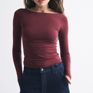 T-shirt femme à manches longues en coton extensible de haute qualité, col bateau, coupe ajustée, couleur rouge vin - Product Image 1