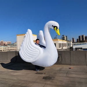 Costume gonflable de cygne pour défilé de Noël en Espagne avec lumières LED RGB et couleurs personnalisables - Product Image 4