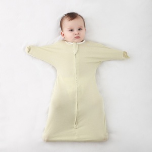 Спальный мешок Solino для новорожденных из органического хлопка с дизайном для рук и рта, на двусторонней молнии, антибактериальный, дышащий - Product Image 1