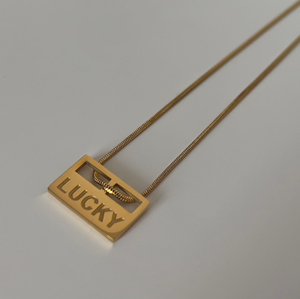 Collana con Ciondolo Rettangolare in Acciaio Inossidabile Impermeabile, Gioielli Personalizzabili con Incisione, Simbolo di Speranza, Fortuna e Fede per Donne - Product Image 3