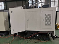 Machine de fraisage verticale CNC VMC840 BT40 à guidage linéaire, haute précision, robuste, pour le travail des métaux, avec commande Fanuc GSK