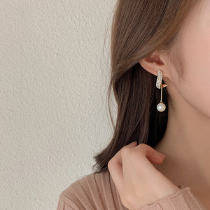 Boucles d'Oreilles Pendantes SongYi, Simples et Tendance, Plaqué Argent et Or, avec Diamants et Perles - Product Image 2
