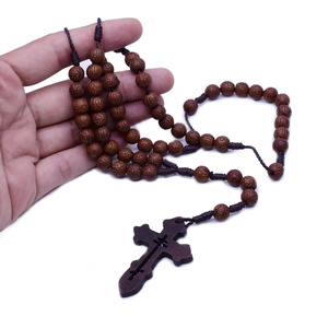 Collier de prière vintage en perles imitation bois de 8 mm avec pendentif croix pour usage religieux - Product Image 4