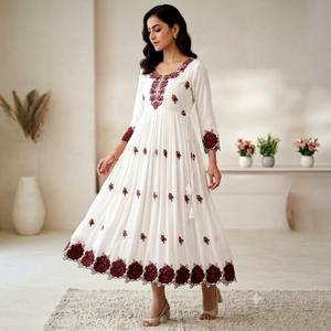 Nouvelle conception de robe Anarkali avec haut Choli, dupatta, dentelle fantaisie, vêtements ethniques traditionnels indiens, robe de mariée en soie Chinon de créateur - Product Image 1