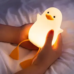 Novo Design pequeno pato LED mesa noite luz para criança do berçário