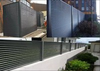 Clôture de jardin en aluminium de style moderne, panneaux de clôture à lamelles horizontales pour l'intimité