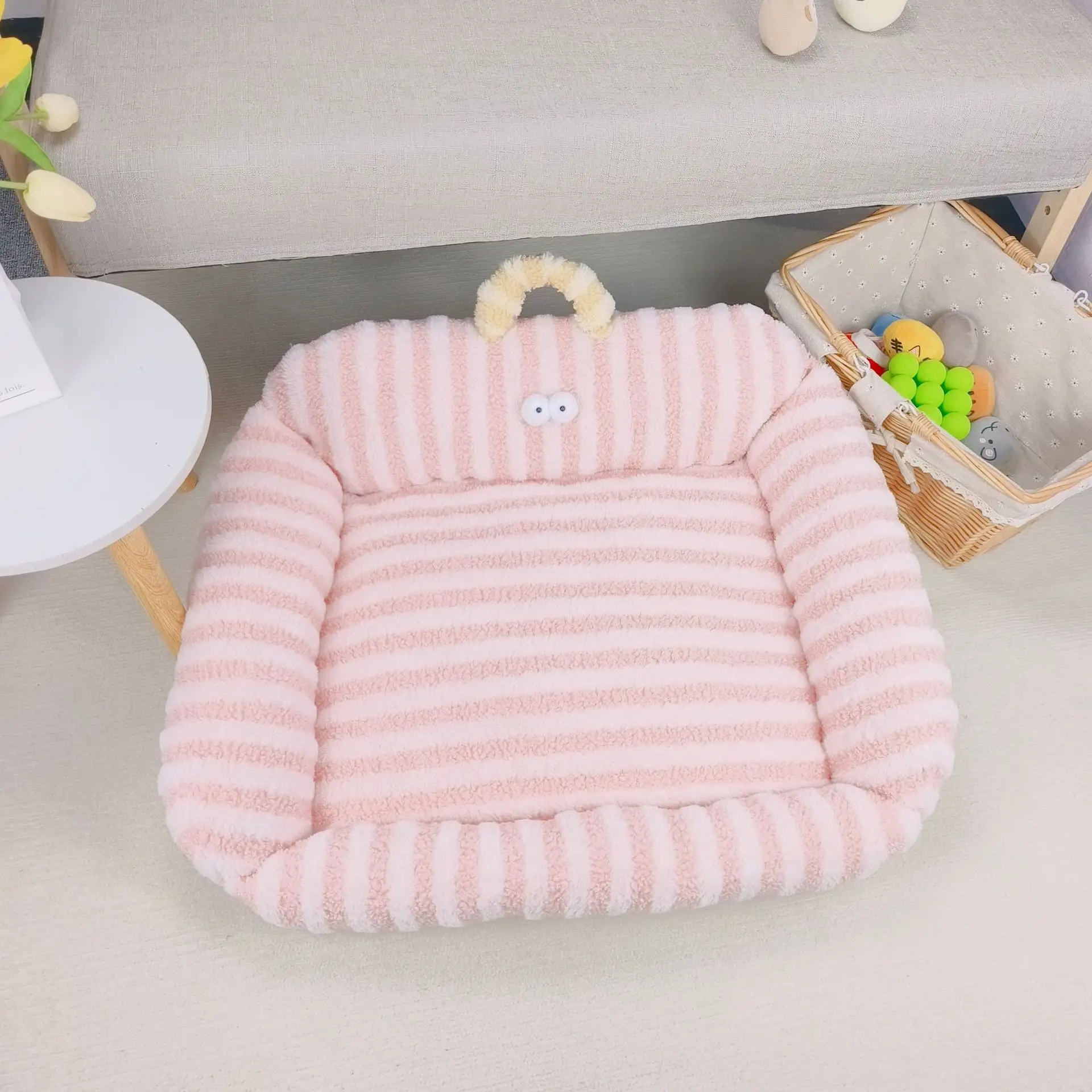 Cute Nest Cushion Cooling Mat Soft Christmas Gift High Quality Plush Cage Dog Sofa Product Bed For Dogs Cats Pet Bed Cave