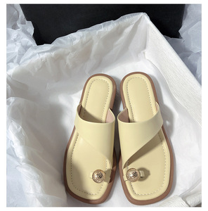 Summer fashion women's sandals Leather anti-slip beach slippers Thick-soled <b>flat</b>-<b>pointed</b> slip-on slippers - Product Image 2