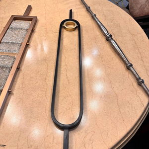 Balustre en fer forgé avec finition dorée – Décoration de luxe pour escalier, balcon et garde-corps, vente en gros, haute qualité, intérieur/extérieur - Product Image 1