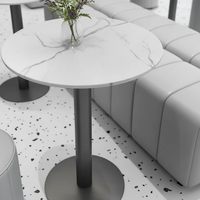 Meubles de café industriels modernes de luxe léger, banquette longue, table en faux marbre, ensemble de chaises pour centre commercial et restaurant