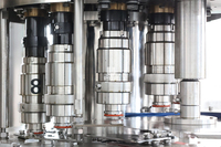 Chaîne de production d'eau entièrement automatique à engrenages pour l'embouteillage, le lavage, le remplissage et le bouchage, capacités 12000BPH et 18000BPH
