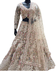 Tela LEHENGA con bordado de mariposas en red, lentejuelas y cancan, tipo acampanado de 4 metros. - Product Image 4