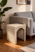 Dalles de travertin beige affiné, blocs polis modernes de qualité supérieure pour plateaux de table d'appoint à arche cannelée sur mesure, tables de chevet géométriques et tables à manger