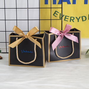 Sacs cadeaux de luxe noirs pour bijoux, mini sacs en papier estampés à chaud pour boutique, 14*6*12cm, pour fêtes de Noël - Product Image 5