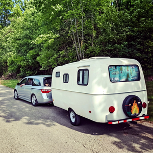 Caravane Scamp 16' pour 4 personnes, salle de bain sèche, joints de fenêtre neufs, pneus neufs, alimentation intégrée et espace de préparation pour la garantie - Product Image 1