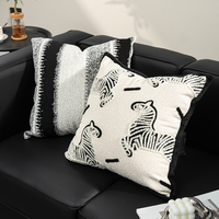 Housse de coussin décorative en jacquard chenille de luxe, motif zèbre, géométrique noir et blanc moderne, pour canapé