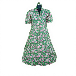 Robe midi en coton imprimé floral vert, col en V, manches longues, taille élastique, volants, coupe ajustée, décontractée, pour l'été - Product Image 1