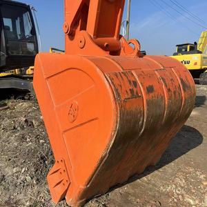 Excavatrice sur chenilles Hitachi ZX240K, moteur Isuzu, poids en ordre de marche de 24 tonnes, capacité de la benne de 1,4 m³, puissance du moteur de 184 kW, boîte de vitesses. - Product Image 6