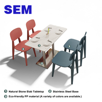 Ensemble table et chaises de restaurant SEM Nordic Simple Commercial avec plateau en dalle de pierre naturelle et dossier Macaron