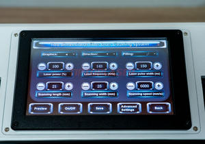 Nettoyeur laser à fibre portable haute puissance 100W pour l'élimination de la <span class=keywords><strong>rouille</strong></span> lourde, de la graisse et de l'oxyde sur l'acier, l'aluminium, le bois et les carrosseries de voitures - Product Image 4