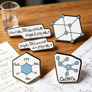 Accessori Personalizzati in Metallo Dipinto 3D, Spille Artigianali su Misura, Vendita all'Ingrosso di Design con Equazioni Chimiche e Strutture Molecolari - Product Image 2
