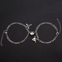 Juego de 2 Pulseras de Acero Inoxidable Plateadas/Doradas Unisex con Diseño de Sol y Luna Magnético, Regalo para Parejas a Distancia