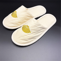 Chaussons jetables en coton naturel biodégradable, confortables, durables, à bout fermé, avec logo brodé, pour hôtels (vente en gros)