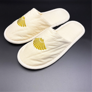 Chaussons jetables en coton naturel biodégradable, confortables, durables, à bout fermé, avec logo brodé, pour hôtels (vente en gros) - Product Image 3