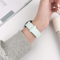 Bracelets de montre en silicone magnétique souples et respirants, ajustables, universels 18 mm 22 mm, pour montres connectées et montres pour femmes