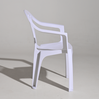 Chaise de jardin blanche empilable en plastique avec accoudoirs - Durable et écologique pour atelier et parc