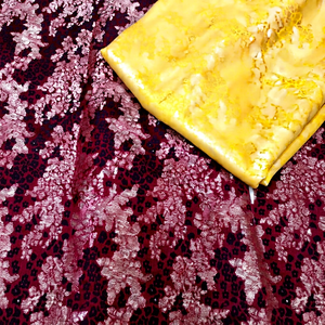 Tissu brocart jacquard Kinkhab en soie Banarasi, matériau tissé lourd avec des broderies Zari pour robe, lehenga, vêtement - Product Image 1