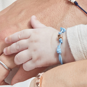 Bracelet personnalisé en forme de cube avec initiale de bébé, sangle réglable, cadeau commémoratif pour baptême ou première communion - Product Image 4