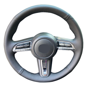 Cubierta de cuero de microfibra <span class=keywords><strong>para</strong></span> <span class=keywords><strong>volante</strong></span> de coche, diseño deportivo cosido a mano, Compatible con 2020 <span class=keywords><strong>Mazda</strong></span> 2020 CX30 <span class=keywords><strong>Mazda</strong></span> <span class=keywords><strong>3</strong></span> Axela - Product Image 1