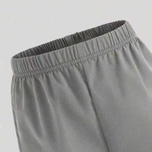 Set di Moda per Bambini 2 Pezzi: Felpa Nera con Stampa e Pantaloni Jogger Grigi con Polsini, Outfit Casual Quotidiano per Bambini, Personalizzabile ODM OEM - Product Image 3