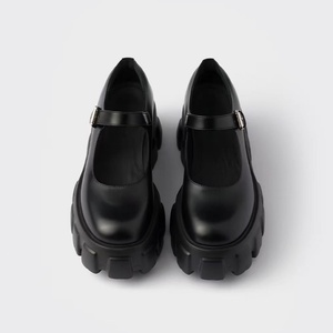 Zapatos Mary Jane de mujer de cuero brillante de alta calidad con tacón grueso y suela de esponja, estilo clásico para el colegio, de cuero pequeño. - Product Image 1