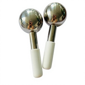 Rodillo masajeador de enfriamiento facial Globos de hielo de metal para ojos faciales Dispositivo de cuidado de la piel corporal con función manual - Product Image 1
