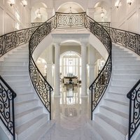 Escalier intérieur en bois courbé avec balustrade en fer forgé de luxe provenant de l'usine de Foshan en Chine