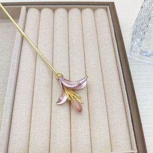 Pasador de Pelo Lirio Morado, Horquilla Floral, Pinza de Pelo Elegante con Flor, Adorno Minimalista para el Cabello de Novia, Joyería para el Pelo de Mujer - Product Image 5