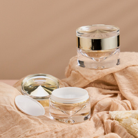 Contenants cosmétiques de luxe personnalisés sans air en acrylique doré de 100 ml, 50 ml, 30 ml pour lotions, ensemble de flacons sans BPA pour perruques