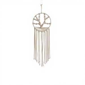 Attrape-rêves bohème en macramé fait main, décoration murale circulaire grise avec plumes et perles blanches, style bohème - Product Image 5