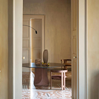 Chaise de salle à manger à trois pieds Tacchini, importée d'Italie, au design décontracté moderne en noyer par Pigreco, à usage domestique pour appartement et villa