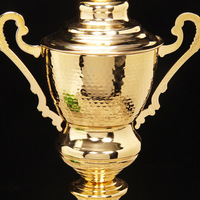 2022 monde populaire pas cher métal Football Souvenirs sport Football métal trophée tasse avec ballon noir et or peut ajouter accessoire