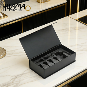 Caja de Regalo Ecológica de Papel Negro con Inserto de Espuma Personalizado, Cierre Magnético, Empaque de Lujo para Botellas y Vasos - Product Image 1