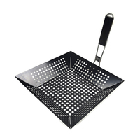 Grande plaque de cuisson carrée antiadhésive perforée pour barbecue avec poignée en bois pliable pour poisson et légumes
