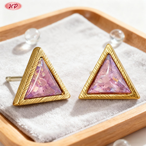 Серьги-гвоздики Hengdian <span class=keywords><strong>Jewelry</strong></span> с розовым цирконом AAA, треугольные, латунь, позолота 18К, оптовая продажа ювелирных изделий для женщин, для различных случаев - Product Image 1