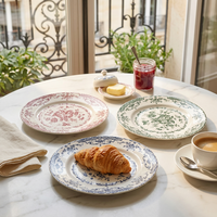 Assiette de table en céramique Rose Française en gros, motif floral classique, finition émaillée, idéale pour les salades italiennes, les desserts, la maison, les cafés et la restauration