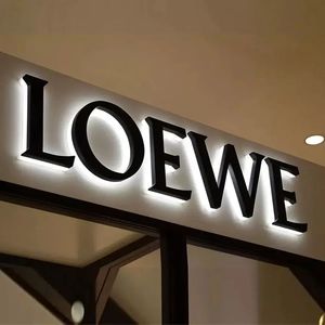 Letrero Luminoso LED con <span class=keywords><strong>Diseño</strong></span> de Logotipo de Empresa Personalizado, Letras Metálicas con Canal Retroiluminado 3D, Espejo Dorado para Interiores de Oficina o Negocios - Product Image 2