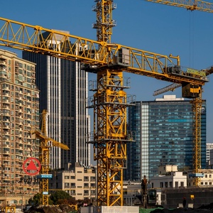 Grúa Torre de Alto Rendimiento de 10/25/30 Toneladas con Sistema de Control Remoto, Caja de Cambios de Alta Eficiencia Operativa y Motor para Construcción - Product Image 6