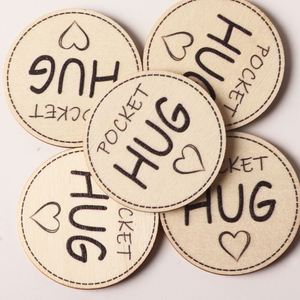 Pendentifs en bois pour souvenirs, jetons de réconfort pour la famille, les amis, les collègues, cadeaux d'amour pour les célébrations - Product Image 3